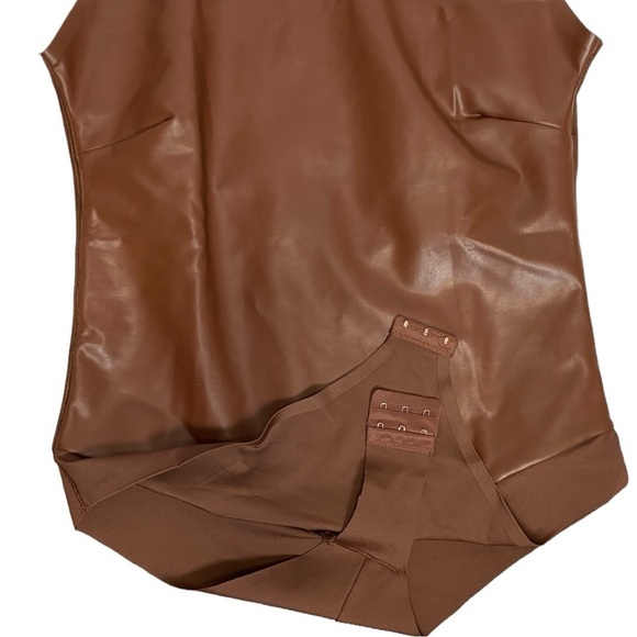 PINSY Vegan Leather Scoop Neck Shapewear Bodysuit - Picture 3 of 7